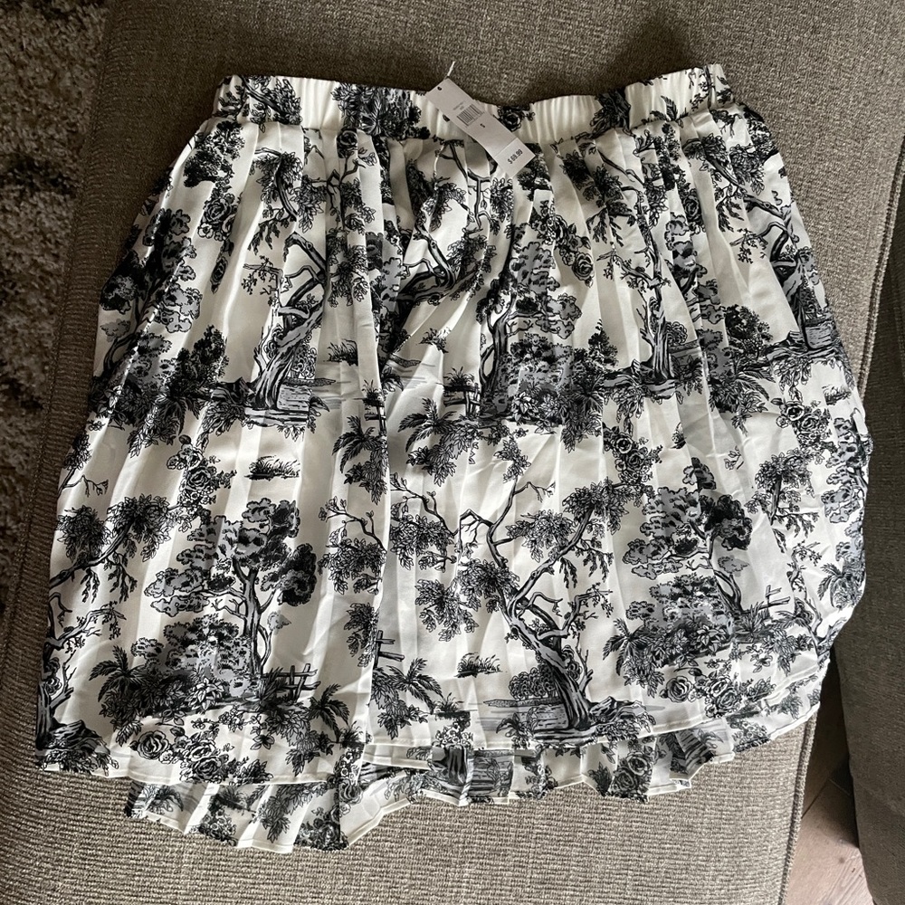 Women’s never worn skirt